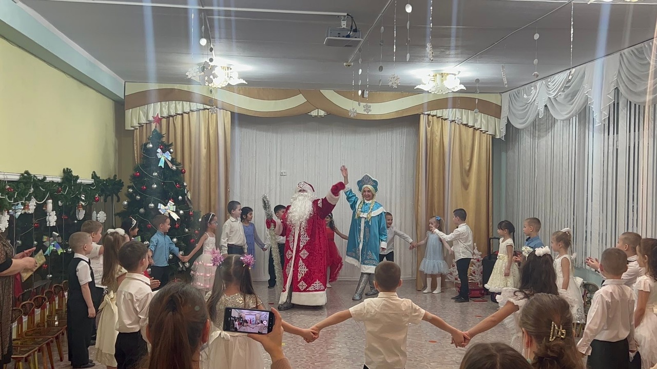 А у нас Новый год!